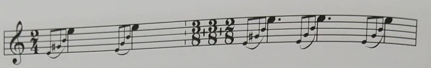 Fragmento de arpegio con cierre ascendente, inicio de la sección sobre el reloj flamenco.